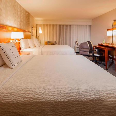 Courtyard By Marriott Madison West / Middleton Hotel Exterior photo