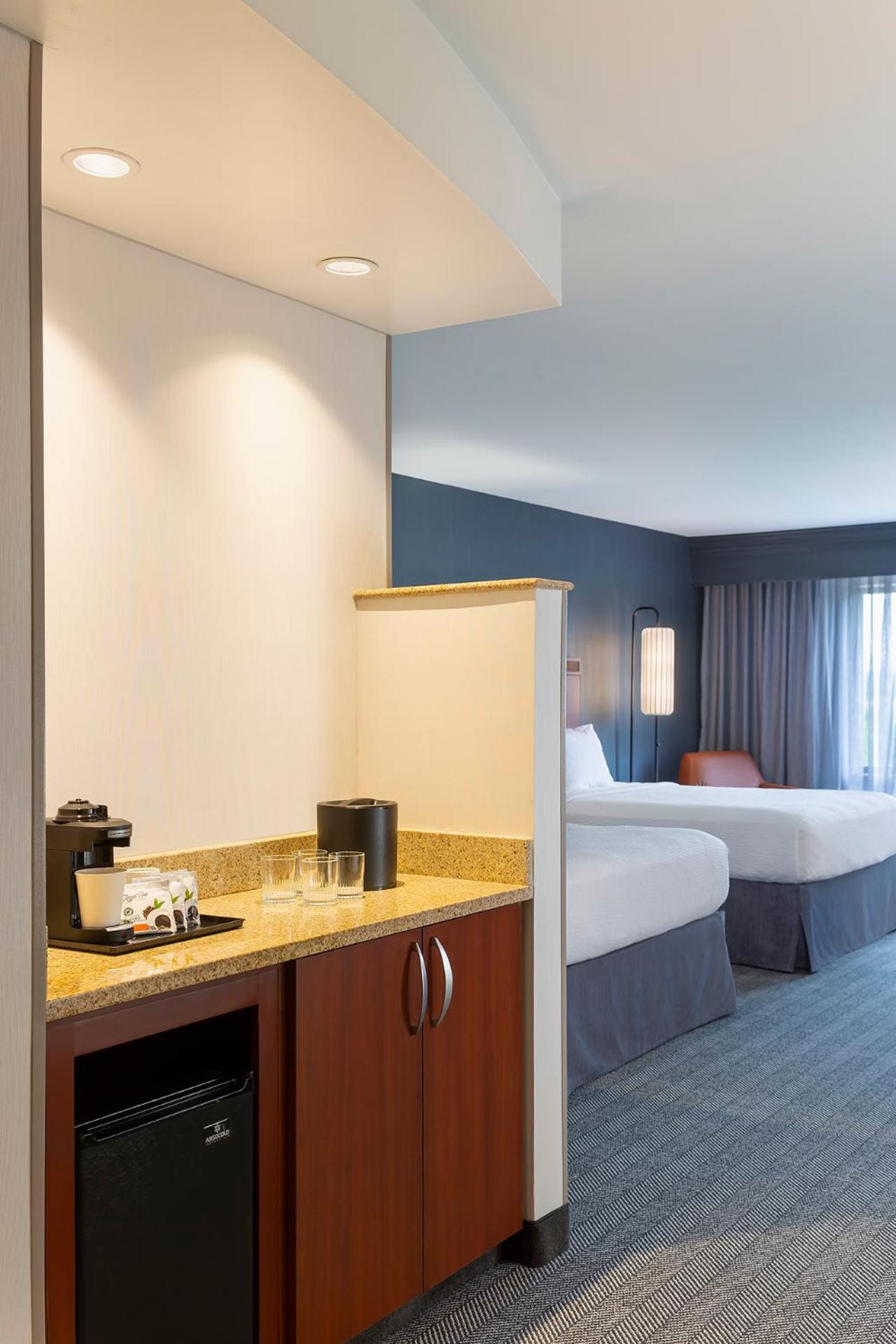 Courtyard By Marriott Madison West / Middleton Hotel Exterior photo