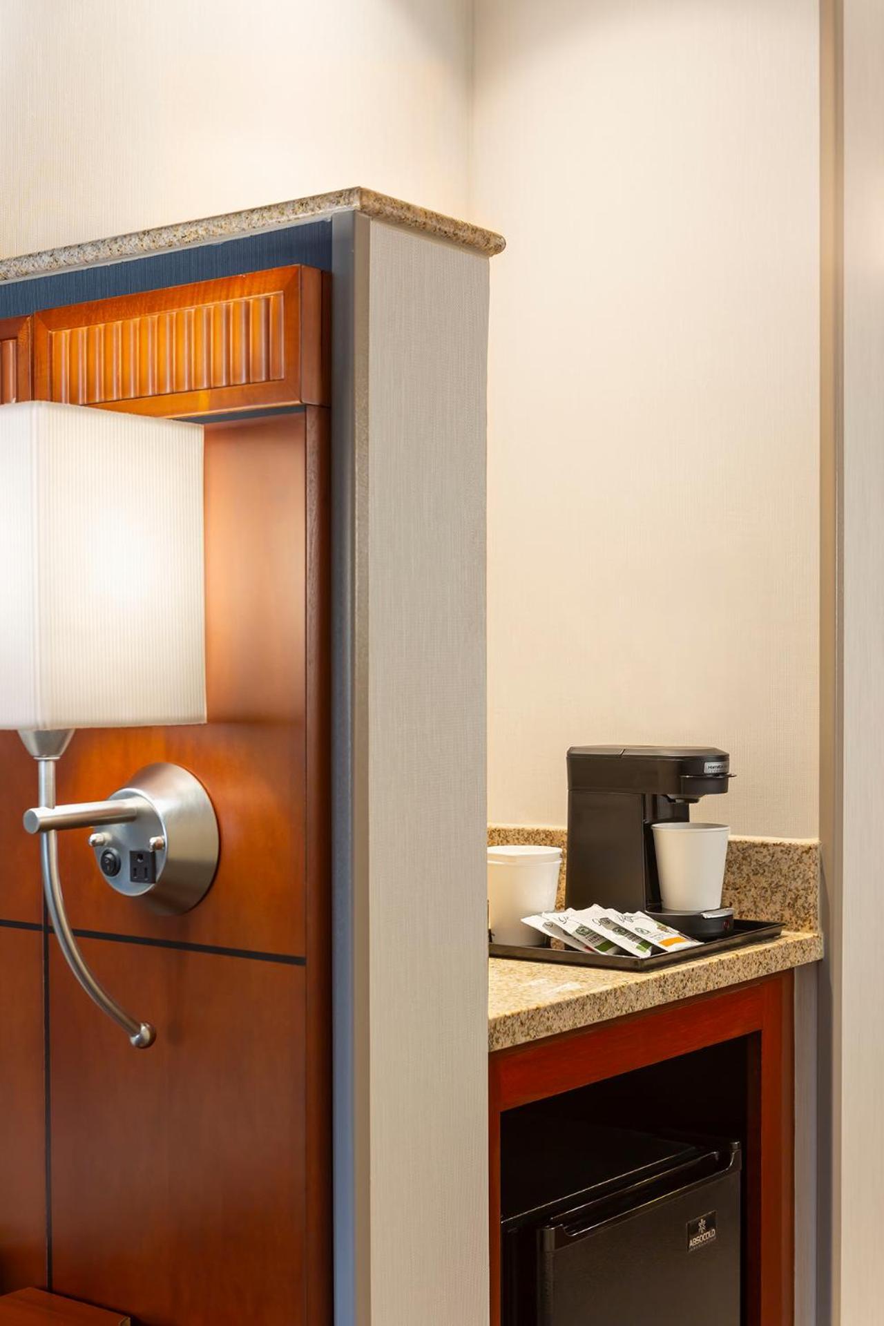 Courtyard By Marriott Madison West / Middleton Hotel Exterior photo