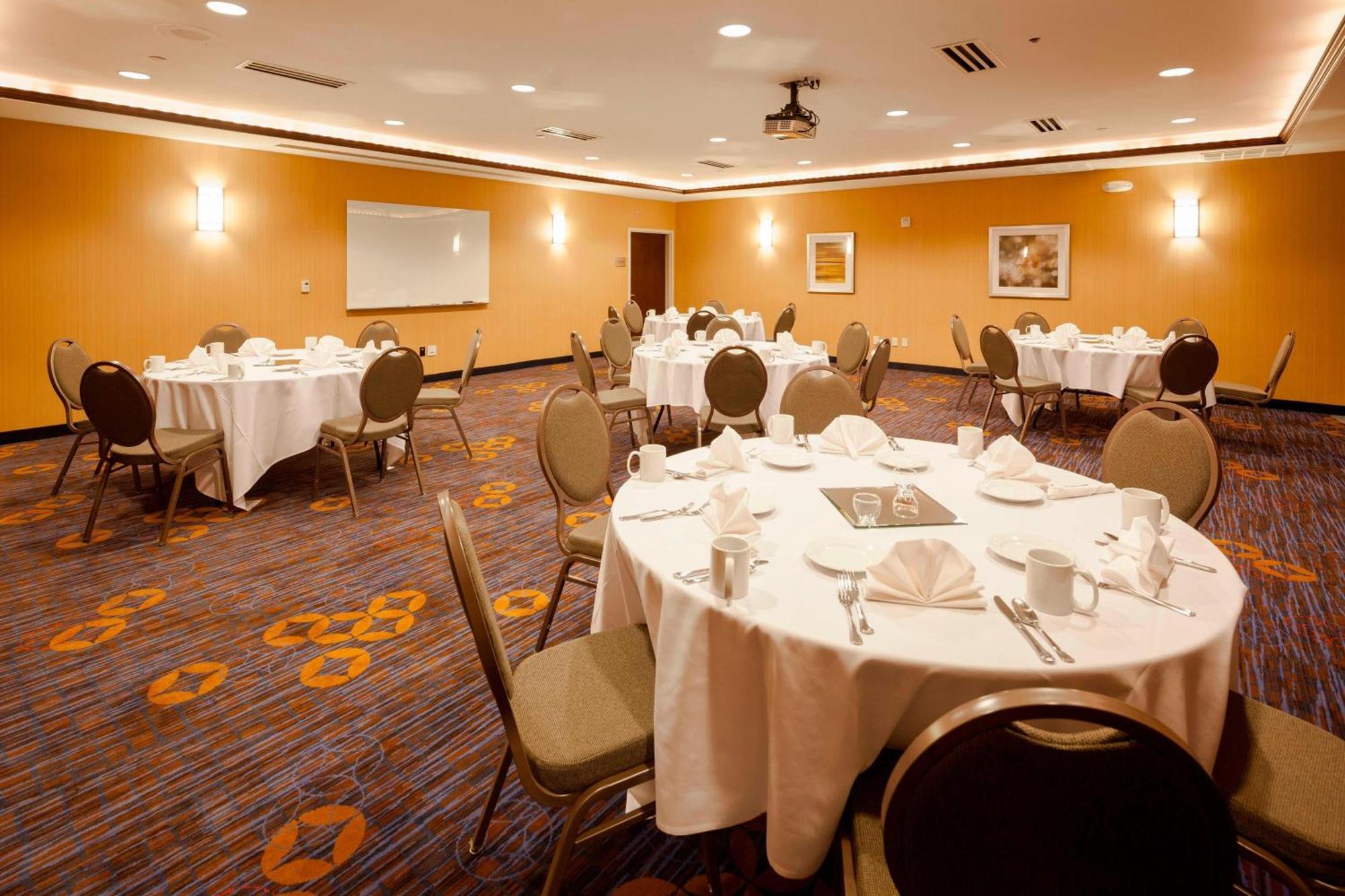 Courtyard By Marriott Madison West / Middleton Hotel Exterior photo