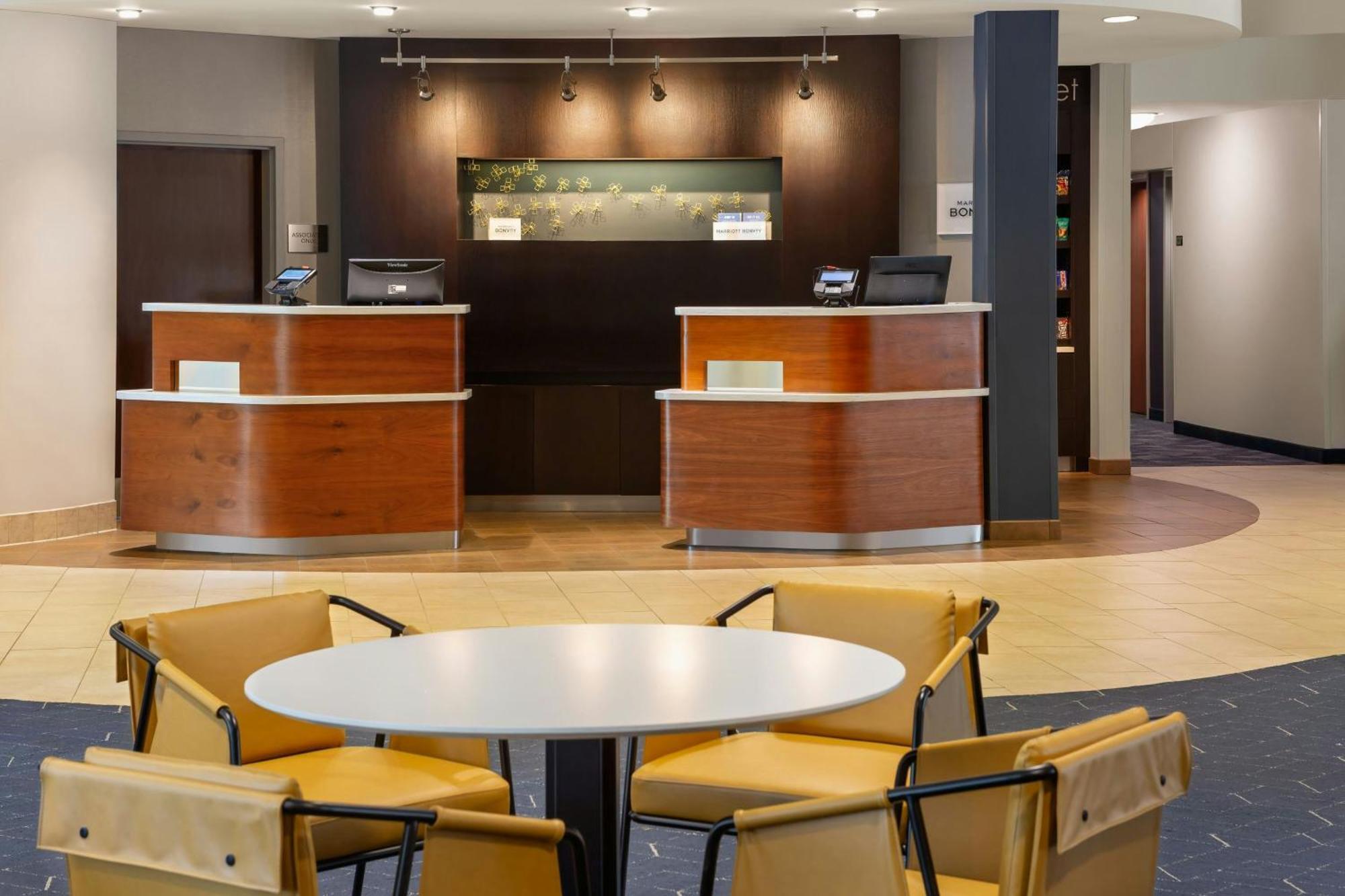 Courtyard By Marriott Madison West / Middleton Hotel Exterior photo